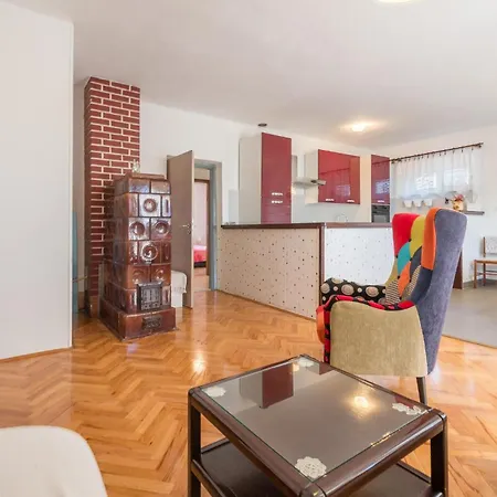 Appartement Nice Apartment In Stara Vas With Wifi *