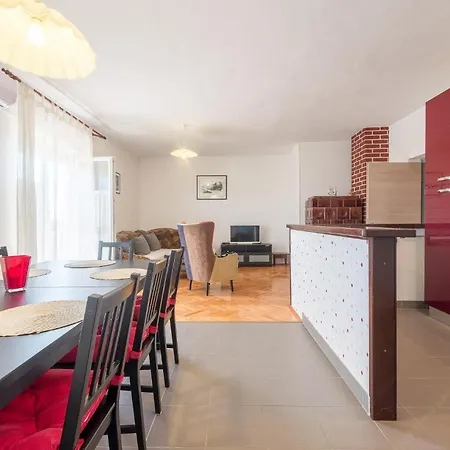 Gorgeous In * Stara Vas