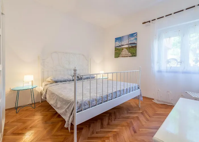 Gorgeous In * Stara Vas