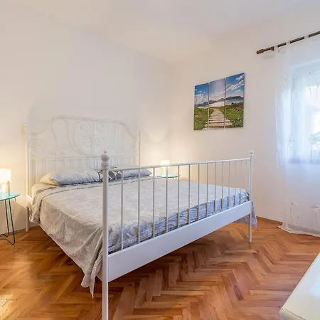 Nice Apartment In Stara Vas With Wifi * Stara Vas