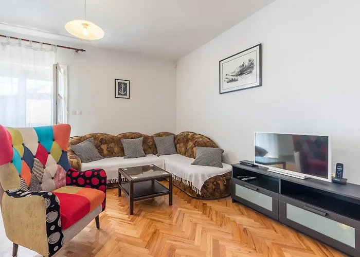 Gorgeous In Apartment *